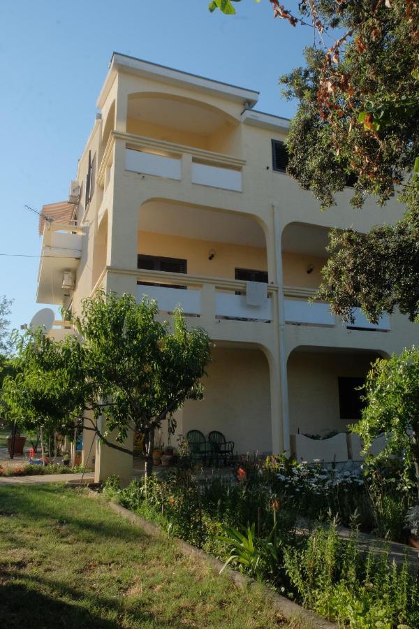Apartmani Bosiljka Нин Екстериор снимка