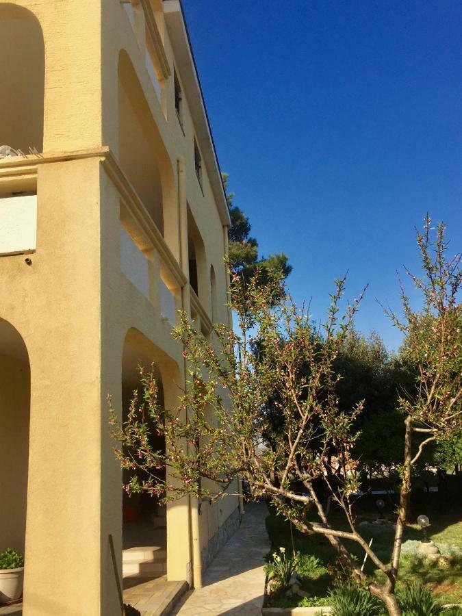 Apartmani Bosiljka Нин Екстериор снимка